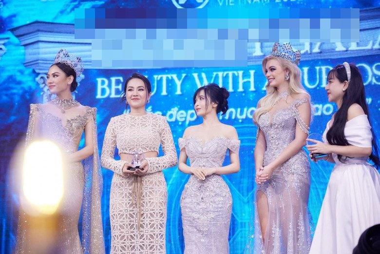 Khoảnh khắc vợ hai Minh Nhựa lọt thỏm, bé tí giữa hai nàng hậu-5