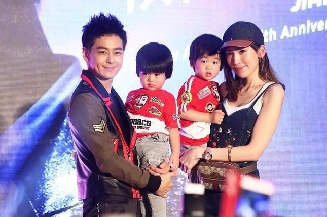 Vợ Lâm Chí Dĩnh kiệt quệ sau 2 tháng chồng gặp tai nạn-2