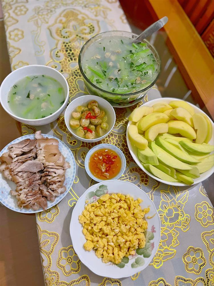 Hôm nay ăn gì? Ngắm loạt mâm cơm của mẹ đảm mà thèm-3