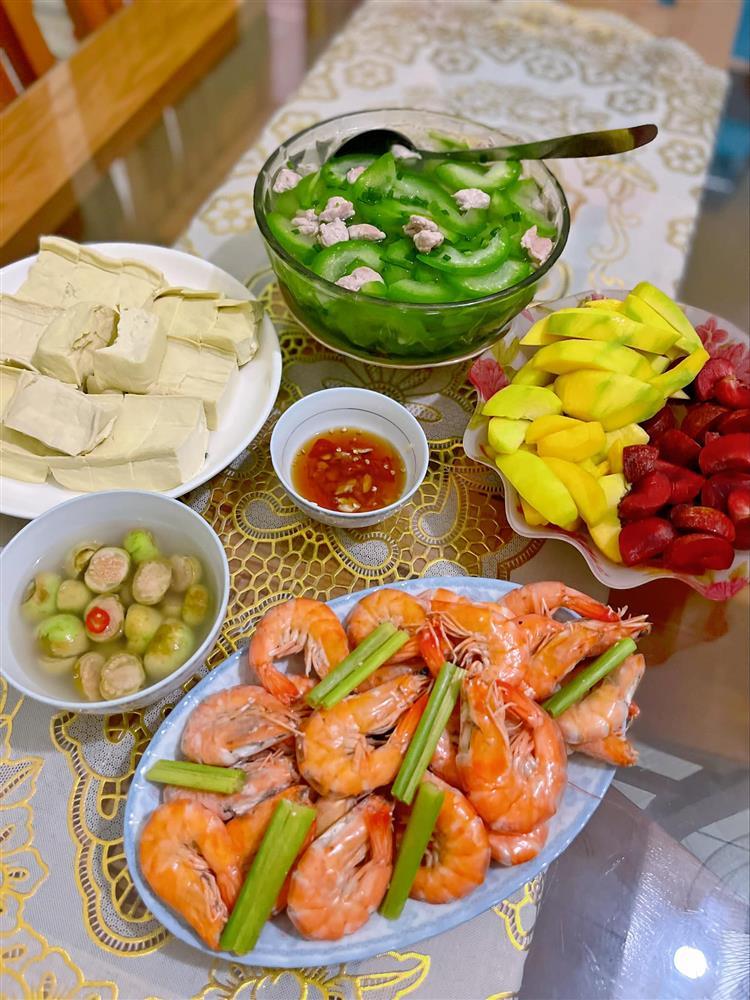 Hôm nay ăn gì? Ngắm loạt mâm cơm của mẹ đảm mà thèm-4