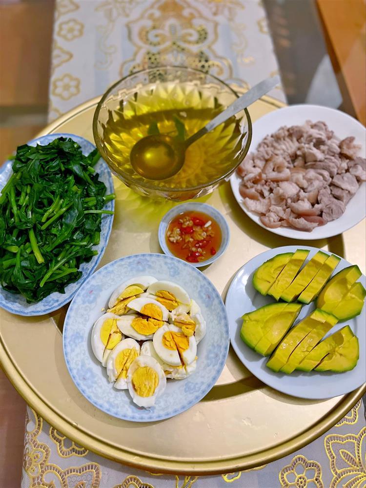 Hôm nay ăn gì? Ngắm loạt mâm cơm của mẹ đảm mà thèm-10