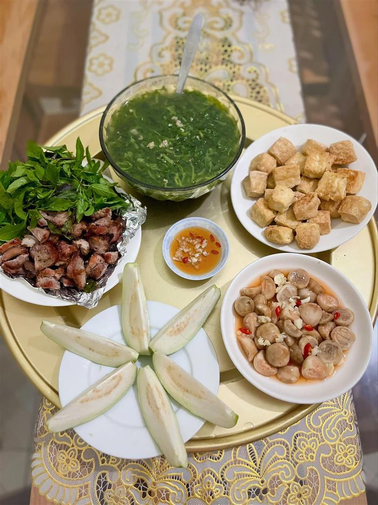 Hôm nay ăn gì? Ngắm loạt mâm cơm của mẹ đảm mà thèm-12