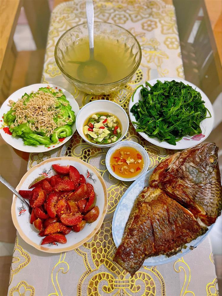 Hôm nay ăn gì? Ngắm loạt mâm cơm của mẹ đảm mà thèm-13