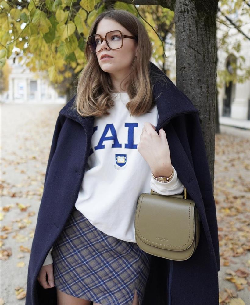 Tips diện áo nỉ từ cá tính đến ngọt ngào cho ngày se lạnh-4