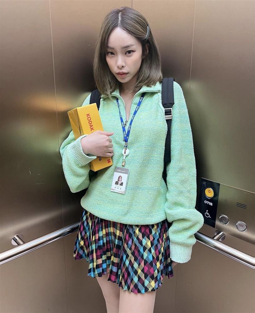 Tips diện áo nỉ từ cá tính đến ngọt ngào cho ngày se lạnh-5