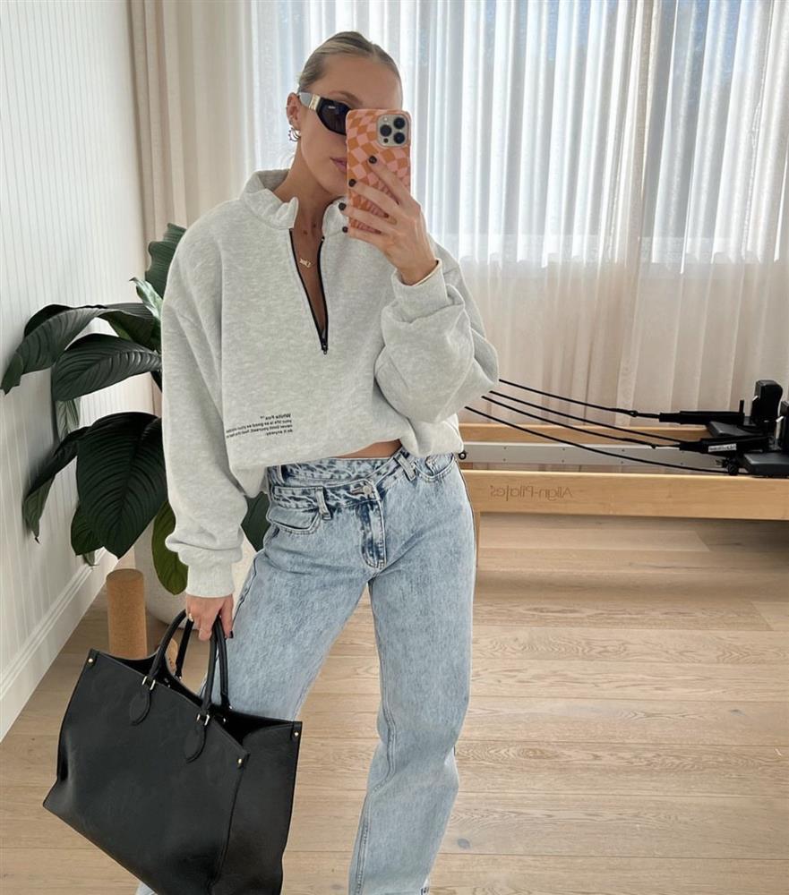 Tips diện áo nỉ từ cá tính đến ngọt ngào cho ngày se lạnh-8