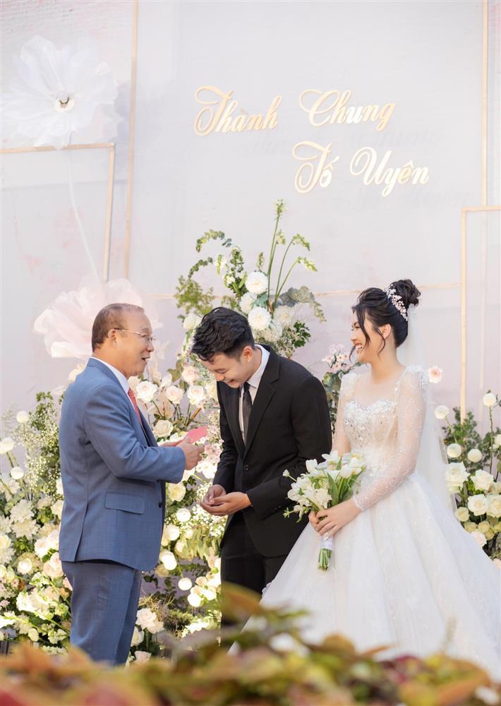 Diện mạo quý tử mới chào đời của trung vệ nổi tiếng tuyển Việt Nam-4