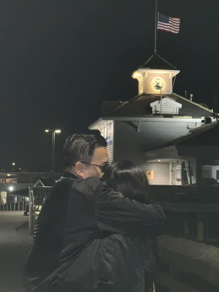 Vợ trẻ mừng sinh nhật vua cá Koi, lời lẽ ngọt như mía lùi-3