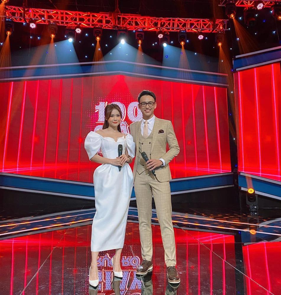 Sam nhỏ bé bên đồng nghiệp, Lan Ngọc 1m64 vượt dễ dàng-6