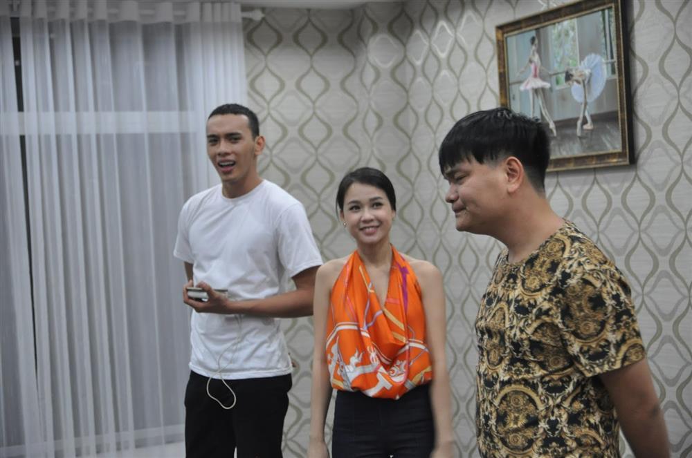 Sam nhỏ bé bên đồng nghiệp, Lan Ngọc 1m64 vượt dễ dàng-16