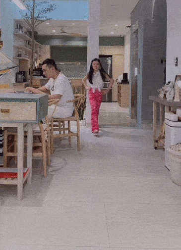 Con gái Phương Trinh Jolie tiếp tục catwalk, liệu có tiến bộ?-2