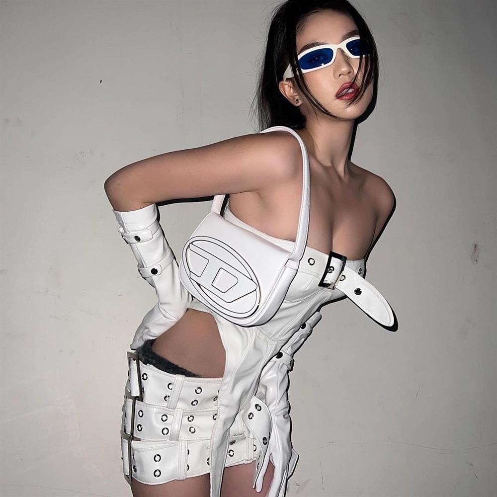 Hết nhiệm kỳ, Lương Thùy Linh quyết quậy ra mặt giống Ngọc Trinh-4