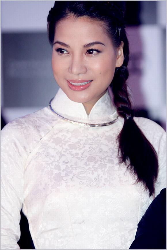 Con gái Trương Ngọc Ánh cắt phăng mái tóc dài, gây sốt vì đôi chân-2