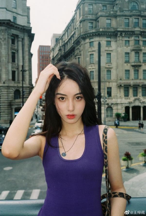 Vẻ đẹp trong trẻo của mỹ nhân sinh năm 2001 đóng Tiểu Long Nữ 2022-2