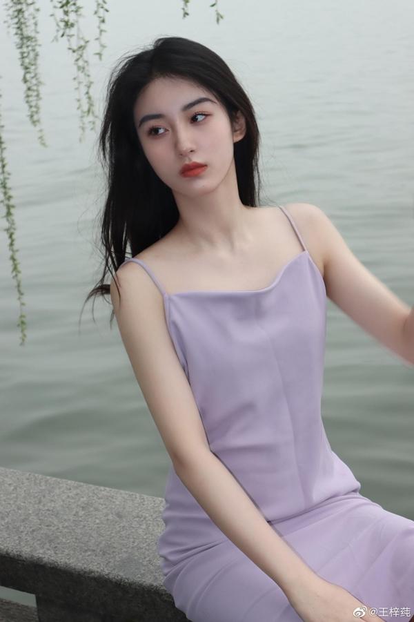 Vẻ đẹp trong trẻo của mỹ nhân sinh năm 2001 đóng Tiểu Long Nữ 2022-4