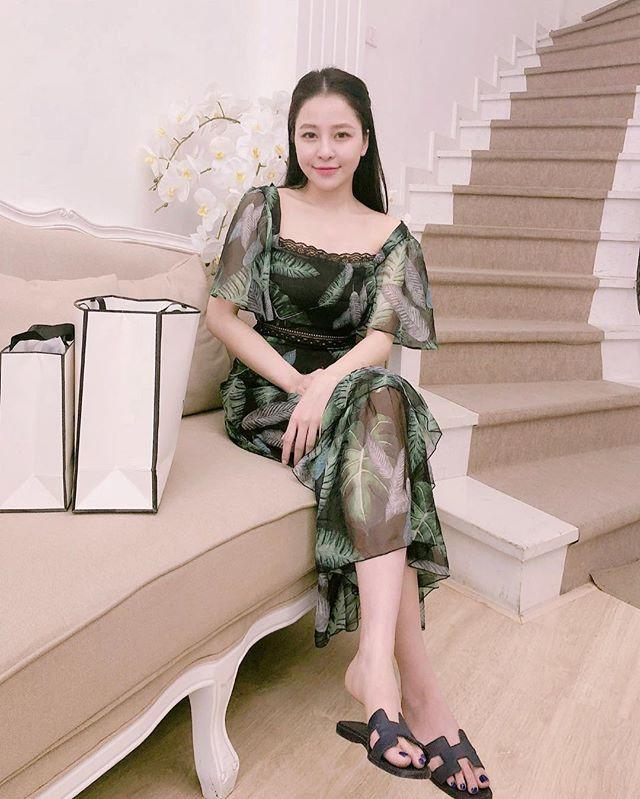 Dép 30 triệu mà hot girl Trâm Anh để chó cắn tan nát-12