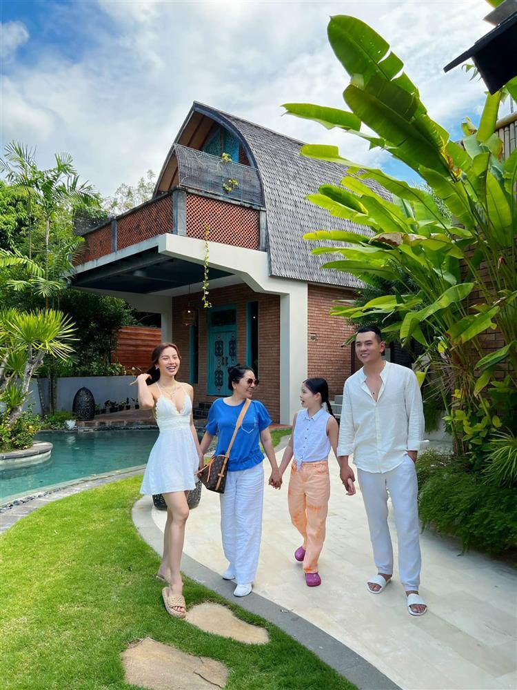 Con gái Phương Trinh Jolie tiếp tục catwalk, liệu có tiến bộ?-7