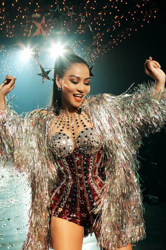 Thu Minh khoe cơ bụng nổi múi sau thời gian tăng cân không phanh-7