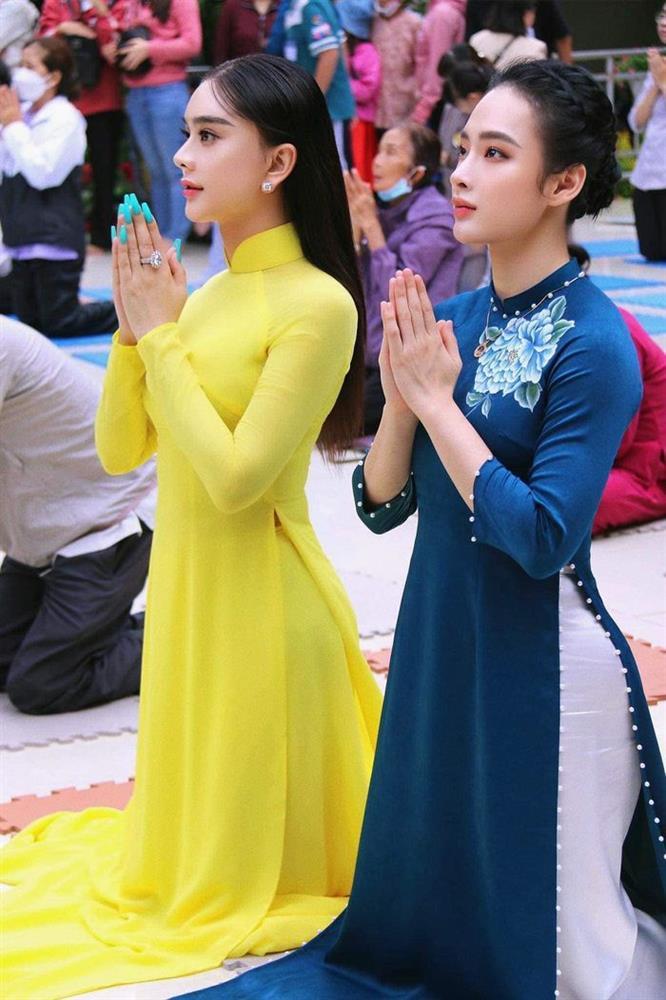 Chán cơ bắp, Angela Phương Trinh mặc áo dài thon thả bên Lâm Khánh Chi-1