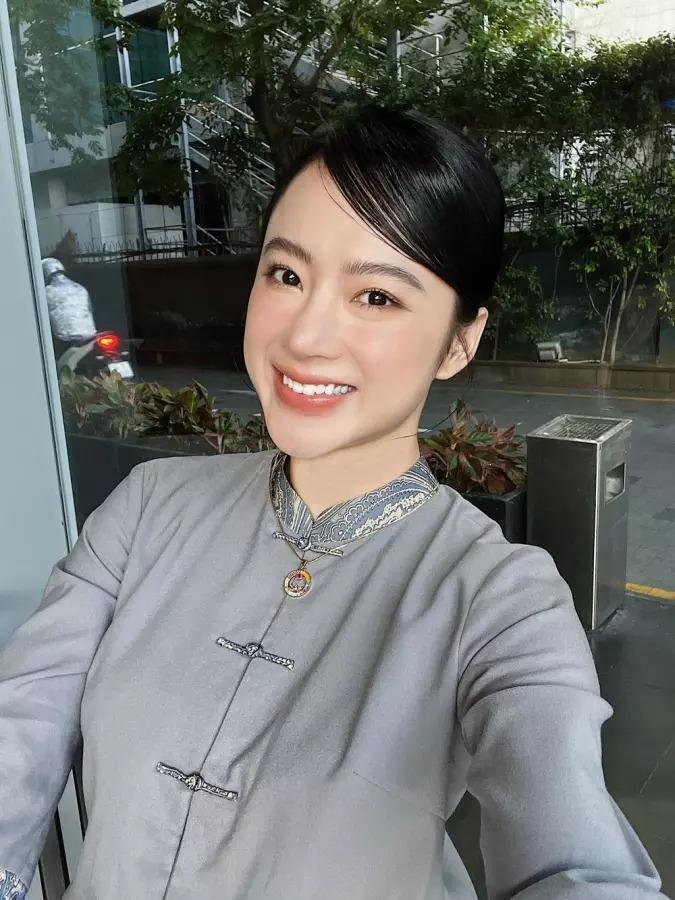 Chán cơ bắp, Angela Phương Trinh mặc áo dài thon thả bên Lâm Khánh Chi-10