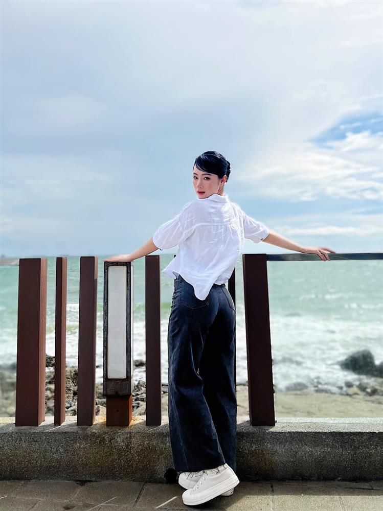 Chán cơ bắp, Angela Phương Trinh mặc áo dài thon thả bên Lâm Khánh Chi-11