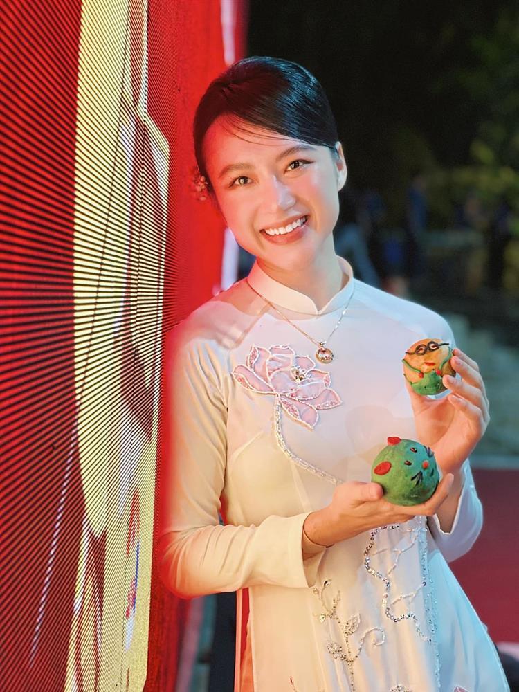 Chán cơ bắp, Angela Phương Trinh mặc áo dài thon thả bên Lâm Khánh Chi-9