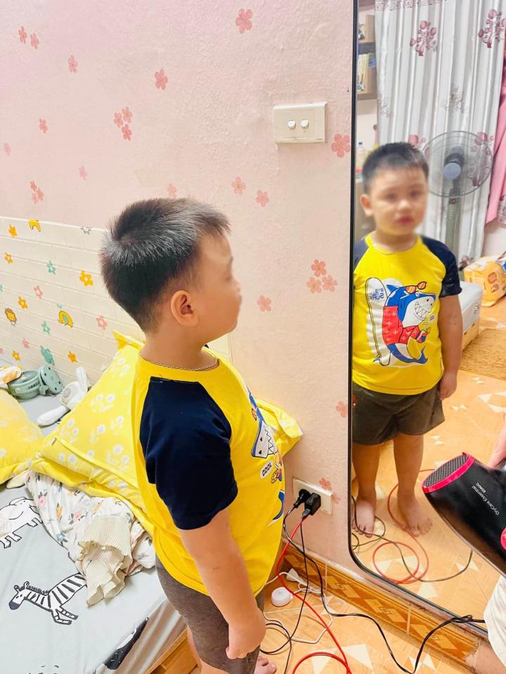 Cậu bé bật khóc sau khi nghe nhạc, bố mẹ biết lý do mà mát ruột-2