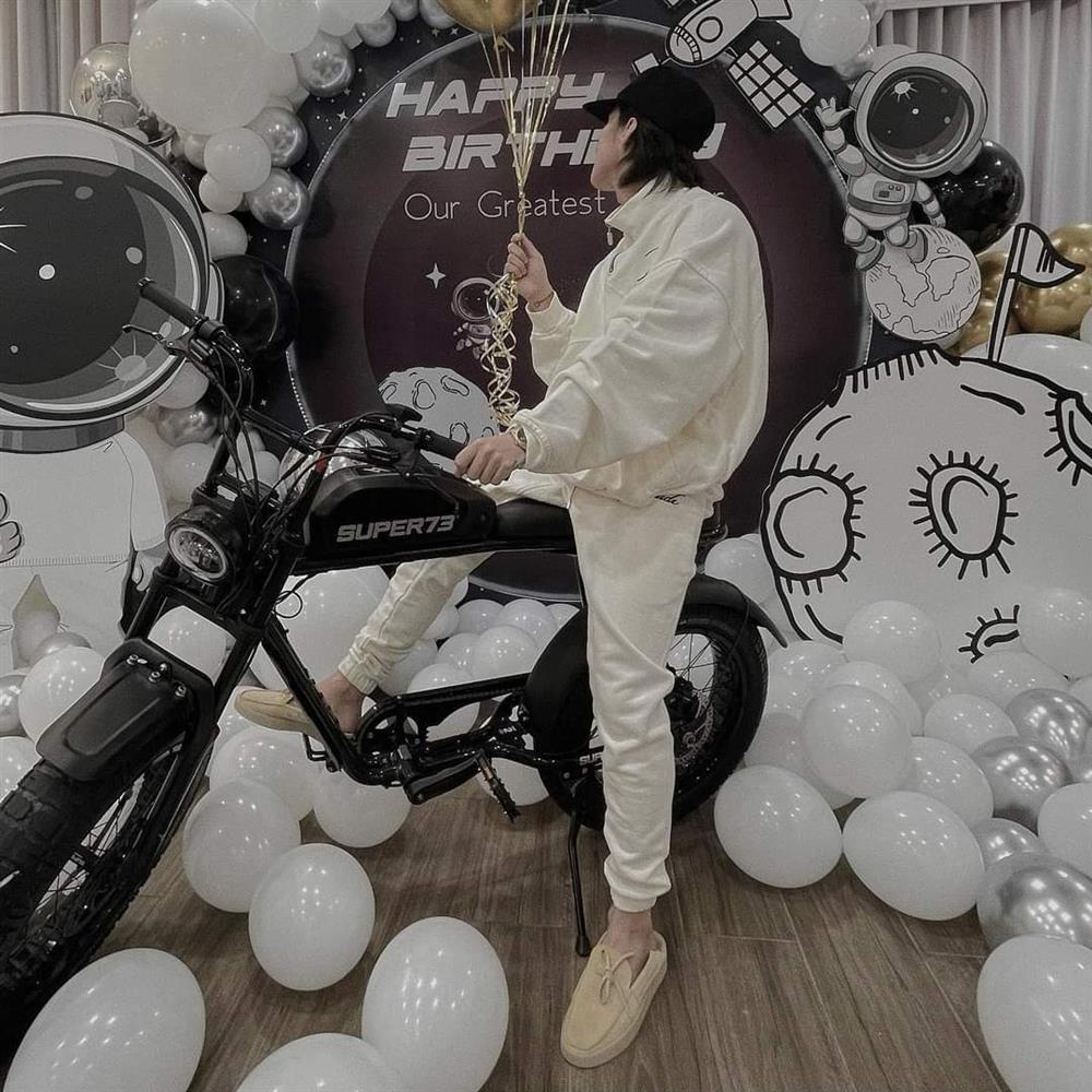 Chồng cũ Lệ Quyên khoe xe đắt xắt ra miếng giống Sơn Tùng-3