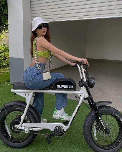 Chồng cũ Lệ Quyên khoe xe đắt xắt ra miếng giống Sơn Tùng-8