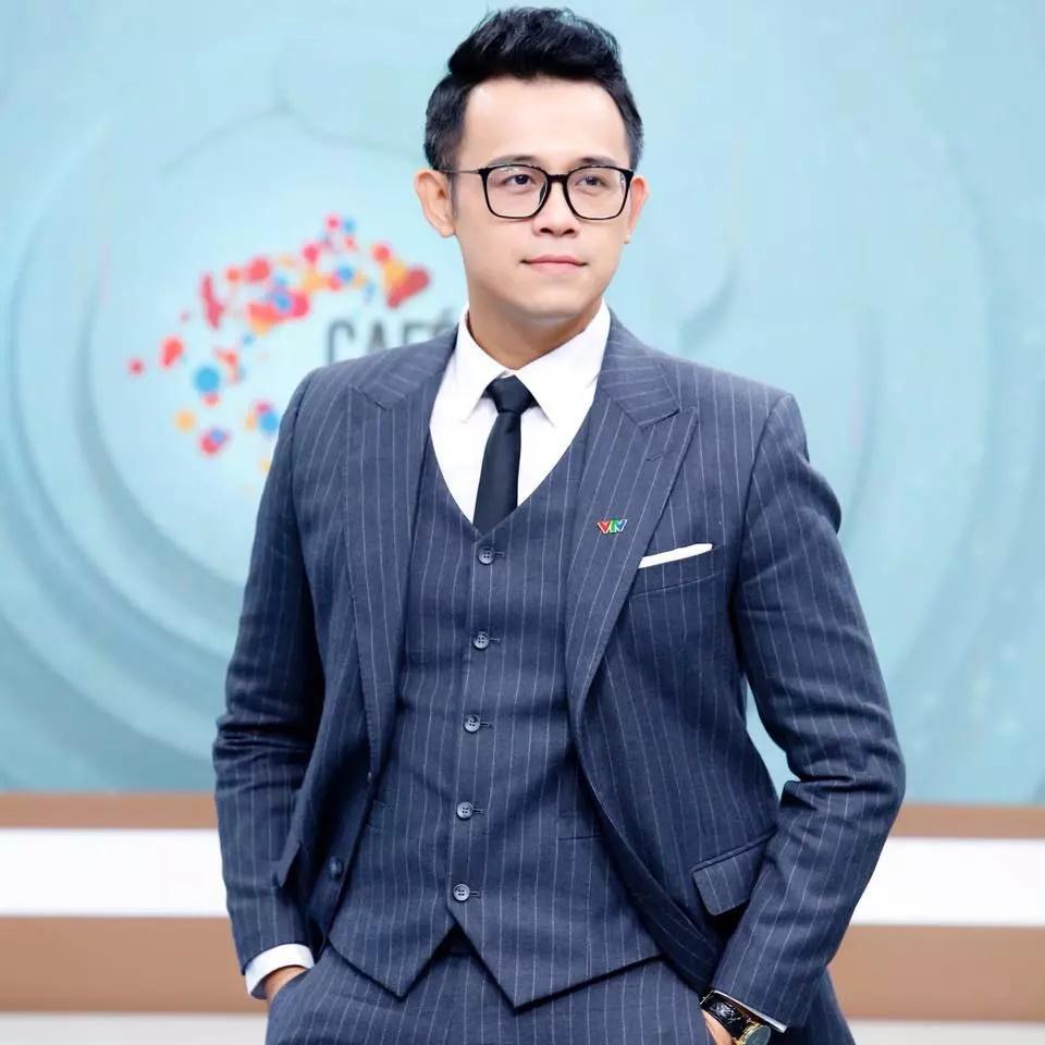 Danh tính MC nổi tiếng VTV dẫn đám cưới Đỗ Mỹ Linh-8