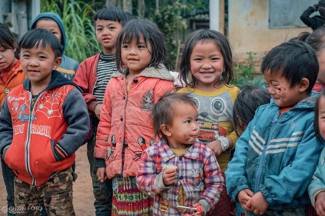 Ngắm vẻ đẹp mộc mạc, thuần khiết của trẻ em vùng cao-10