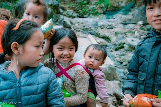 Ngắm vẻ đẹp mộc mạc, thuần khiết của trẻ em vùng cao-5