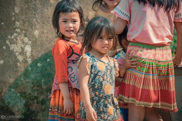 Ngắm vẻ đẹp mộc mạc, thuần khiết của trẻ em vùng cao-6