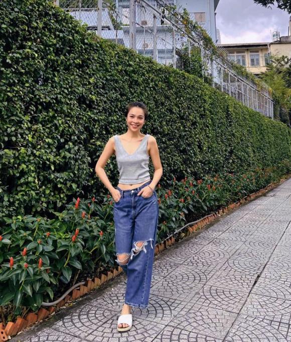 Elly Trần kín bưng đi biển - Đoàn Thiên Ân khoe dáng chữ S-7