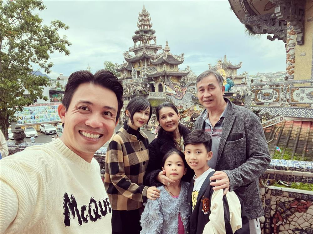 Team qua đường nói gì về người cha quyền lực của Minh Nhựa?-10