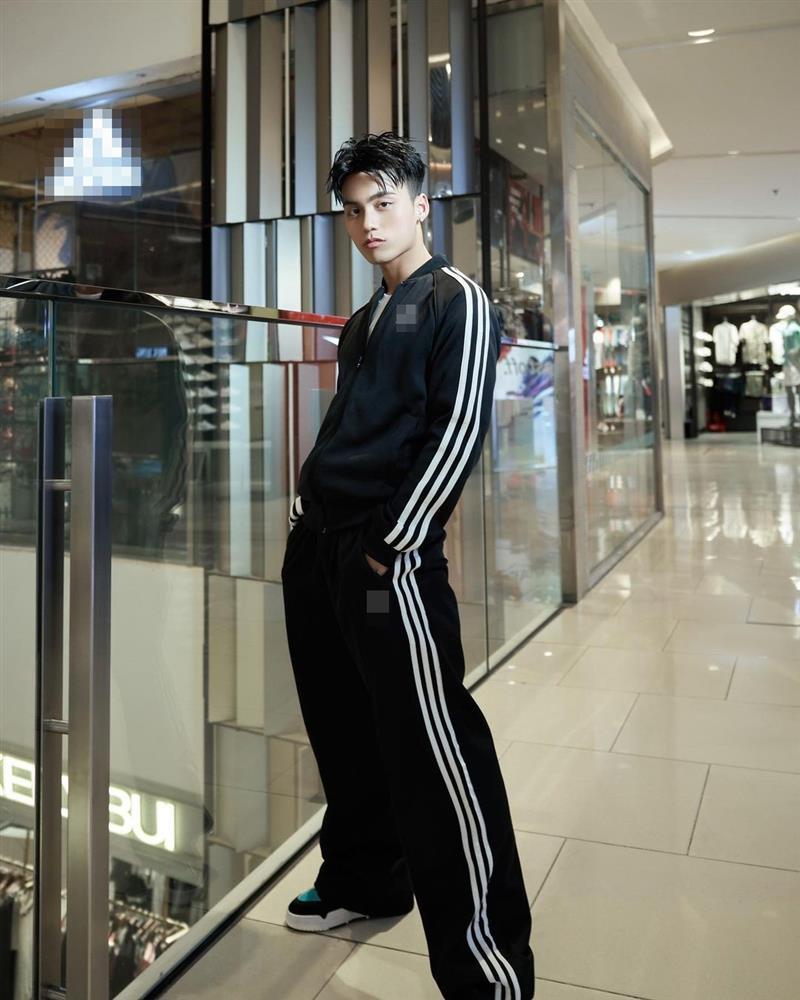 Em trai Sơn Tùng nhỏ bé khi đứng cạnh ngôi sao bóng rổ gốc Việt-8