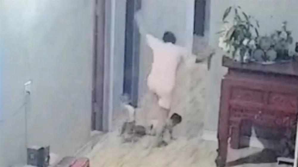 Vụ mẹ đạp gãy xương đùi con ở Bắc Giang: Tôi rất hối hận-1