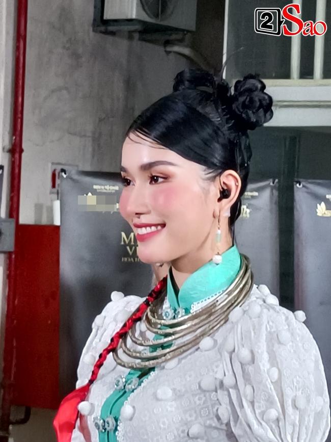 Phương Anh trang điểm khó tả, Anh Thư sáng rực CAM thường-15