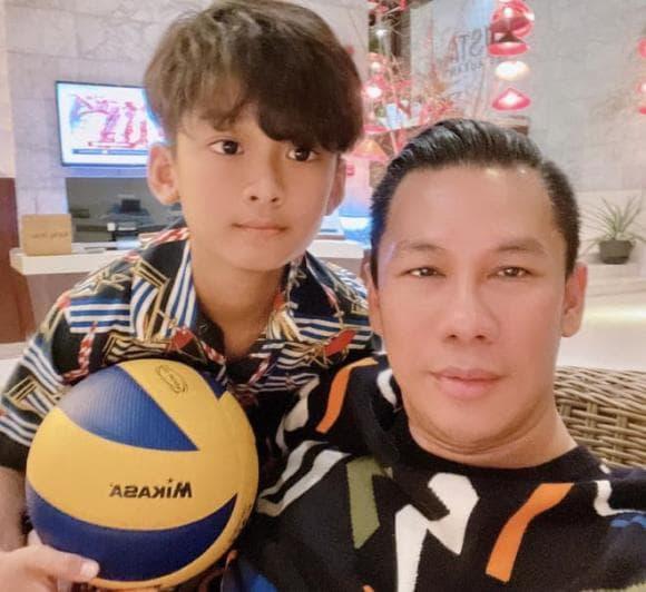 Con trai Lệ Quyên lột xác với tóc mới, ngoại hình chuẩn hotboy-5