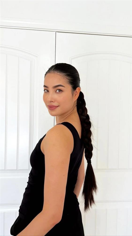 Phạm Hương nếp nhăn chằng chịt bọng mắt dù chỉ cười mỉm nhẹ-2