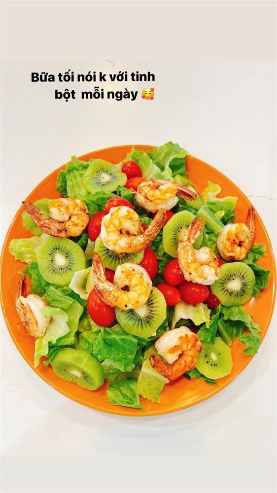 Phạm Hương nếp nhăn chằng chịt bọng mắt dù chỉ cười mỉm nhẹ-5