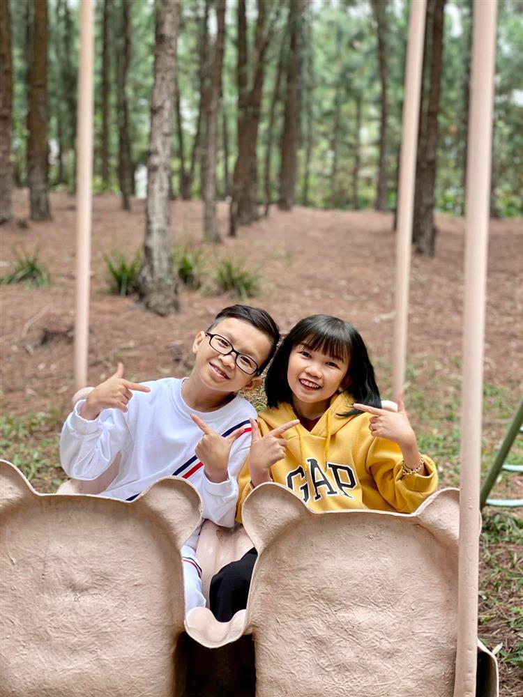 Hôn nhân cặp đôi mặt học sinh tuổi phụ huynh nổi đình đám-4