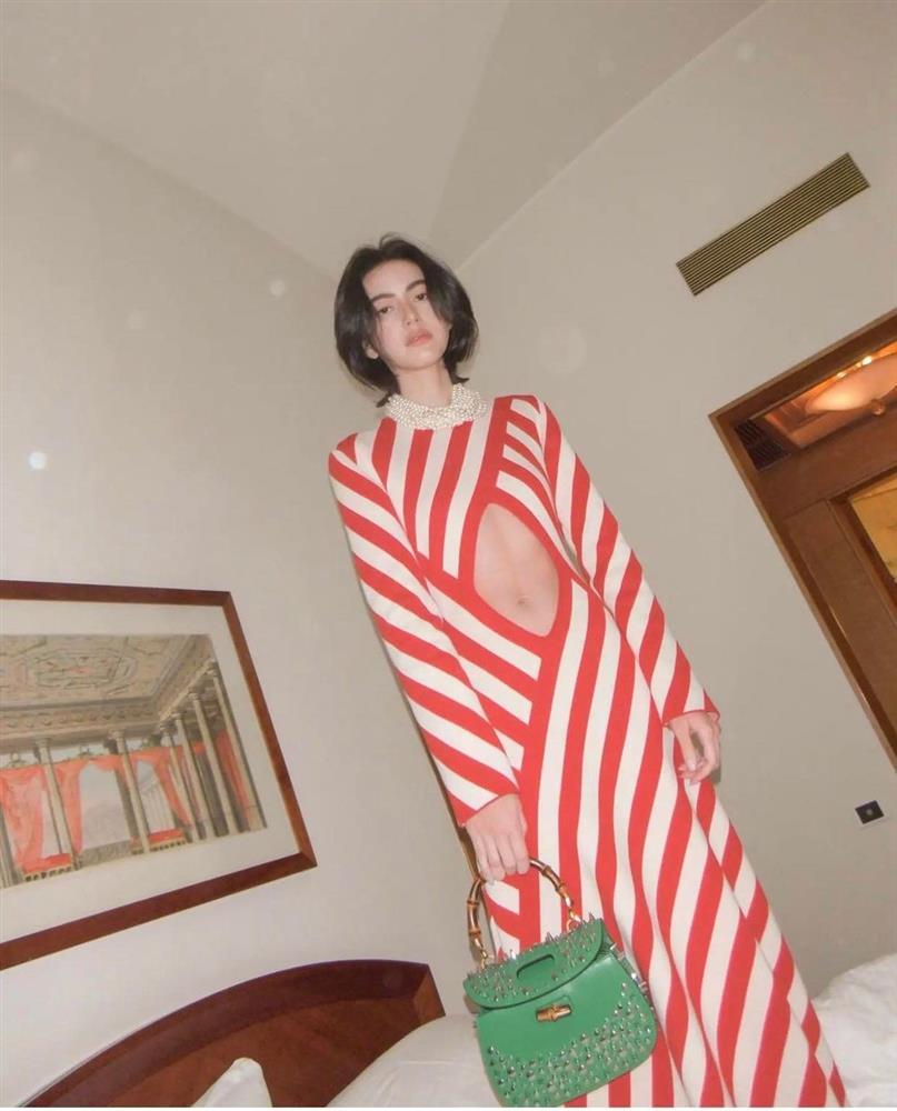 IU thấp bé khi so kè ma nữ Mai Davika ở Milan Fashion Week-7