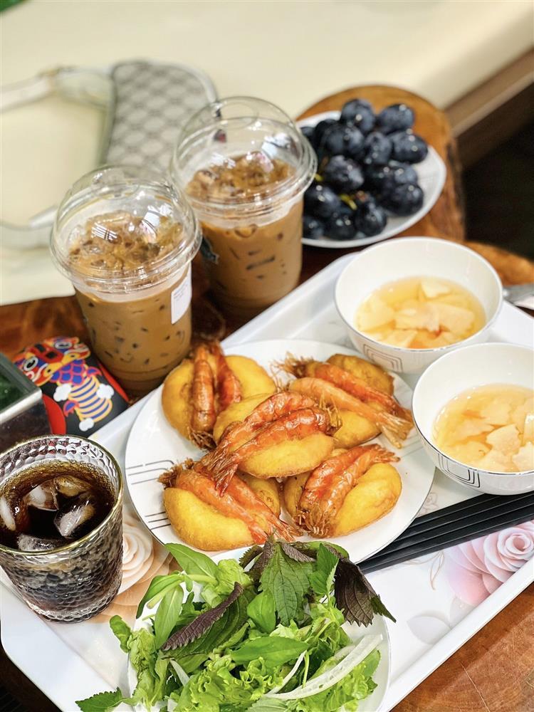 Hồng Đăng khoe ảnh sang chảnh trong biệt thự 3 mặt tiền-2