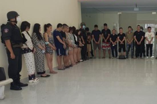 33 nam nữ bị phát hiện đang ăn chơi tập thể trong chung cư