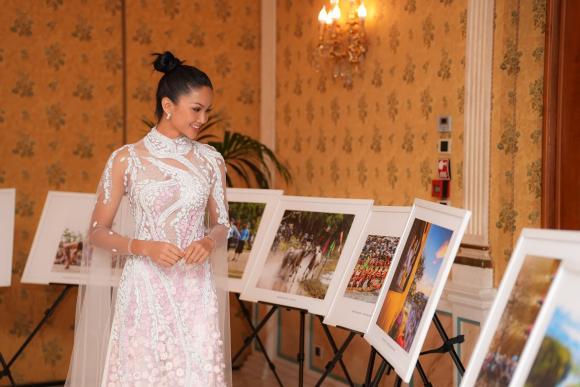 Bị nói không biết tiếng Anh, HHen Niê phản ứng siêu lầy-1