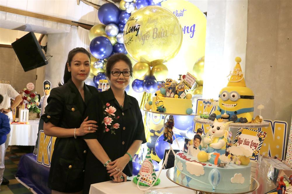 Ảnh nét căng Nhật Kim Anh cụng ly, khoác tay mẹ chồng cũ-9