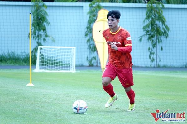 Tuyển Việt Nam: Đáng lo cho đôi cánh của ông Park-1