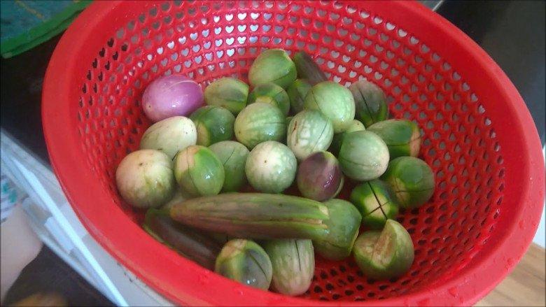 Loại quả rụng đầy đường không ai nhặt thành đặc sản Tây Nguyên-2