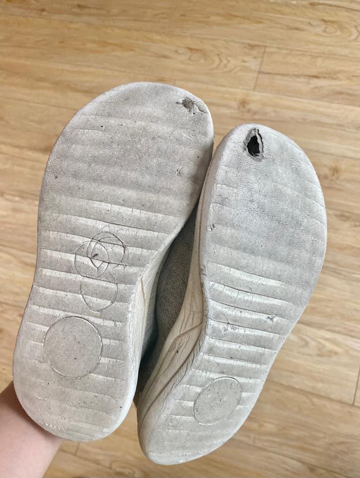 Tin showbiz Việt ngày 25/4: Con trai Đan Lê không chịu bỏ giày rách-2